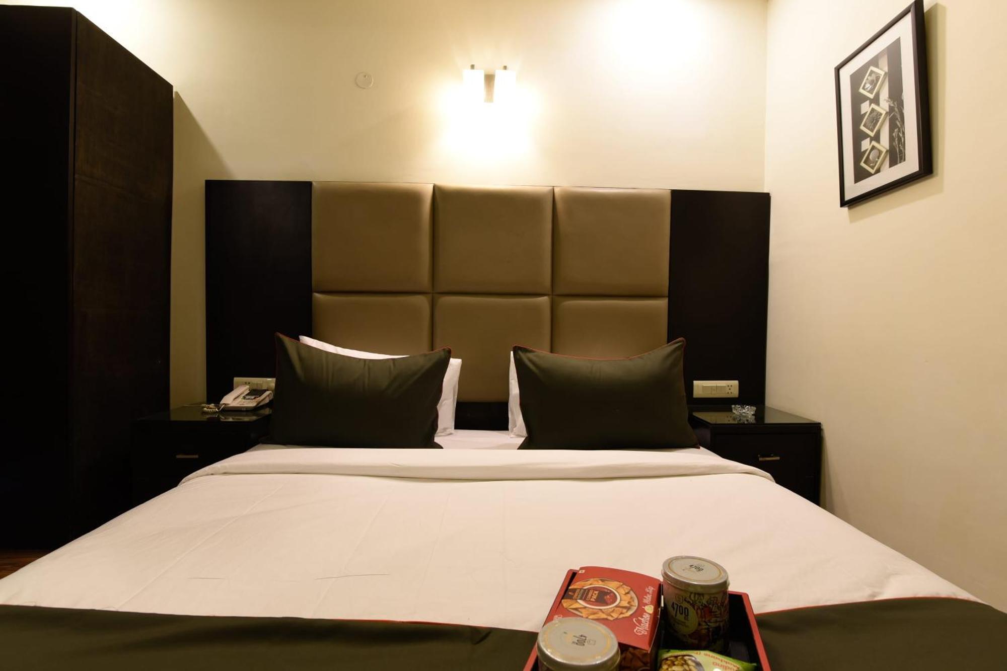 Hotel O Venkata Sai Sadan Mathrusree Nagar Kondapur  Exteriör bild